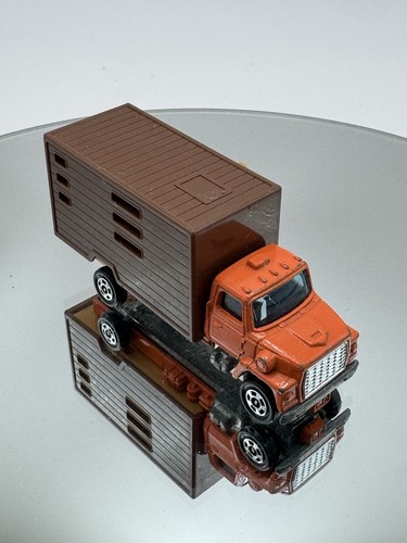 Tomica orange ford cattle - orange,